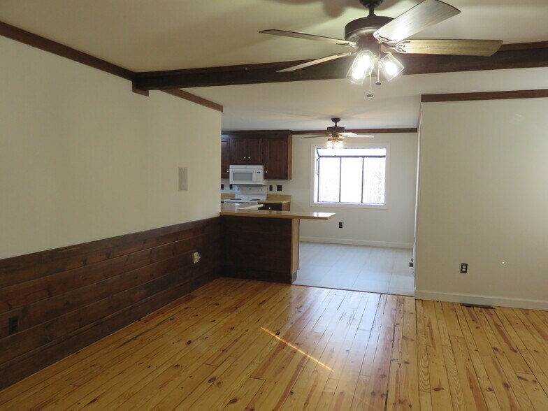 Building Photo - 4261 Old Buckingham Rd