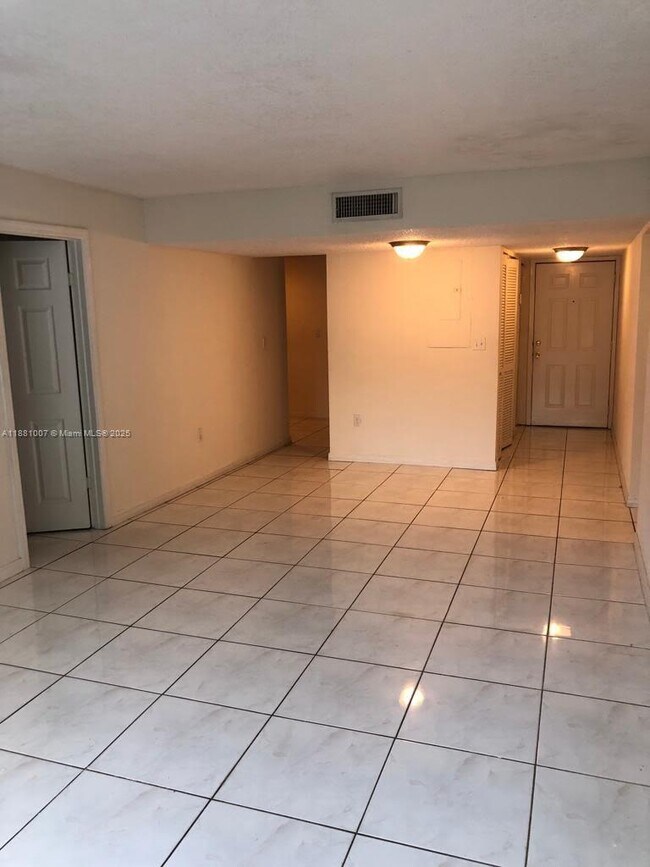 Building Photo - 10090 NW 80th Ct