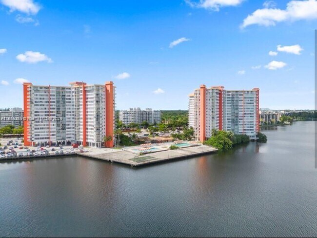 Building Photo - 1301 NE Miami Gardens Dr