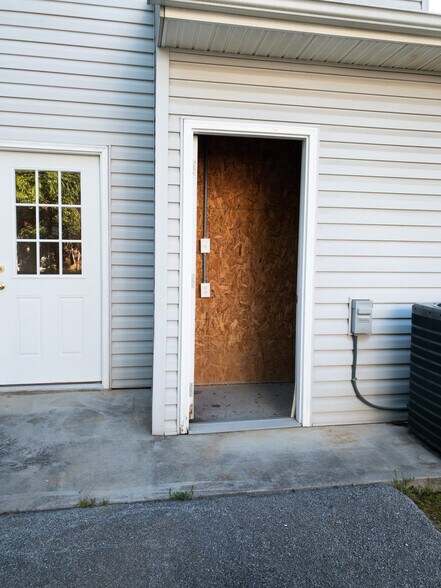 Building Photo - 152 Gray Station Rd