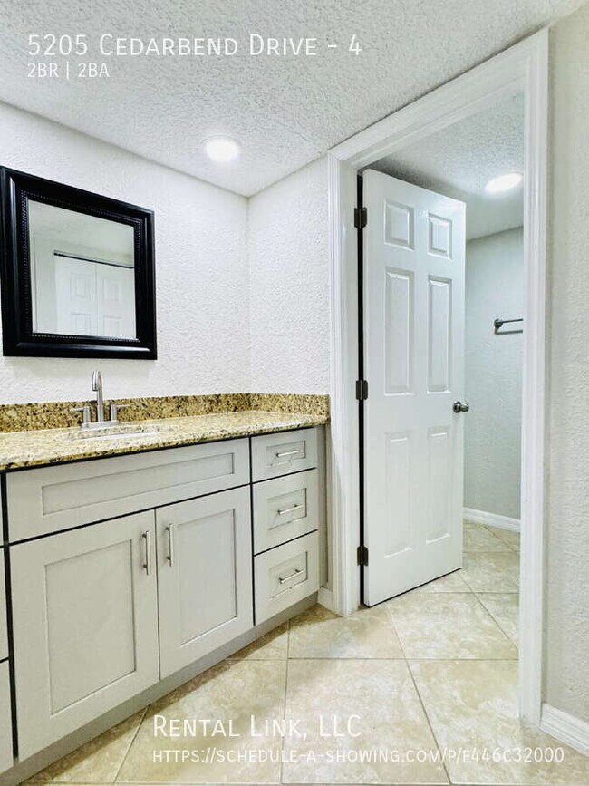 Building Photo - 5205 Cedarbend Dr