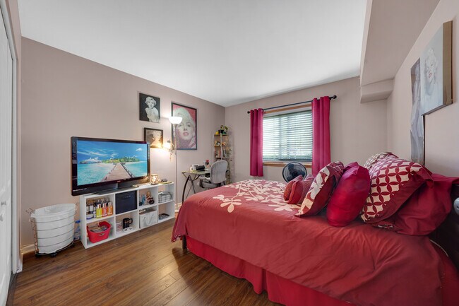 Building Photo - 9381 Bay Colony Dr