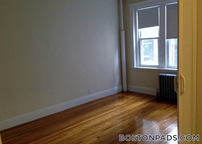 Primary Photo - 1810 Commonwealth Ave