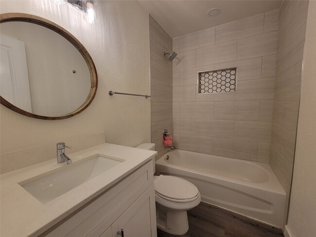 Building Photo - 10652 Hamlin Dr