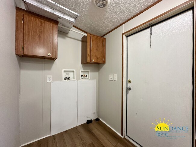 Building Photo - 3 Bedroom Home Near Both Bases