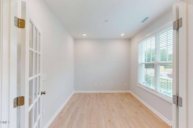 Building Photo - 2459 Englemann Dr