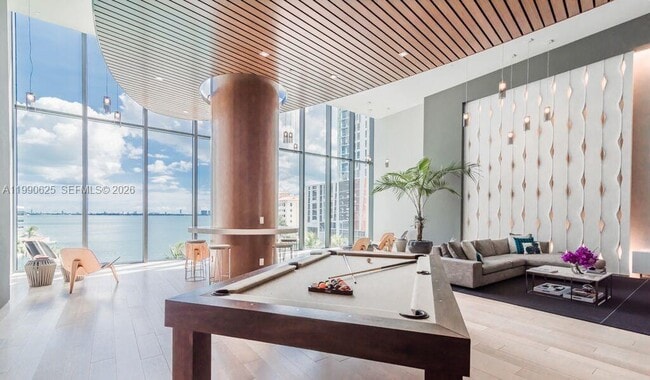 Building Photo - 460 NE 28th St