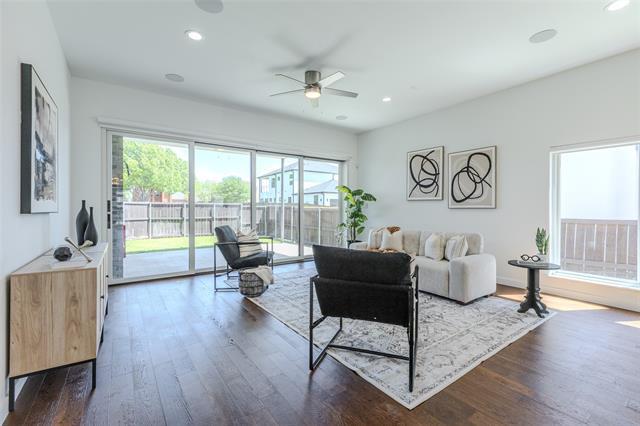 Building Photo - 9742 Sunset Dr