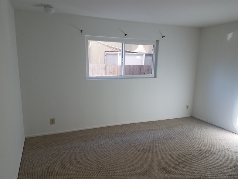 Master bedroom - 3112 S Durango Ave