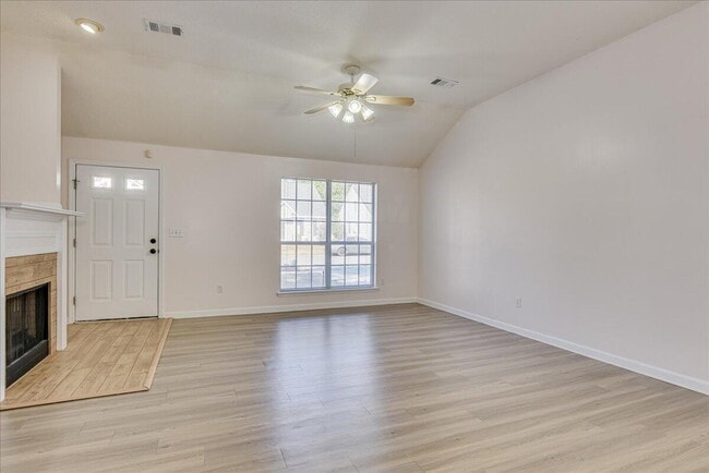 Building Photo - 146 Spring Oak Ln