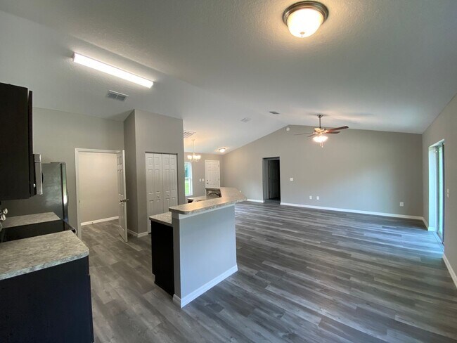 Building Photo - Beautiful  Home - 3/2/2 **WON"T LAST**