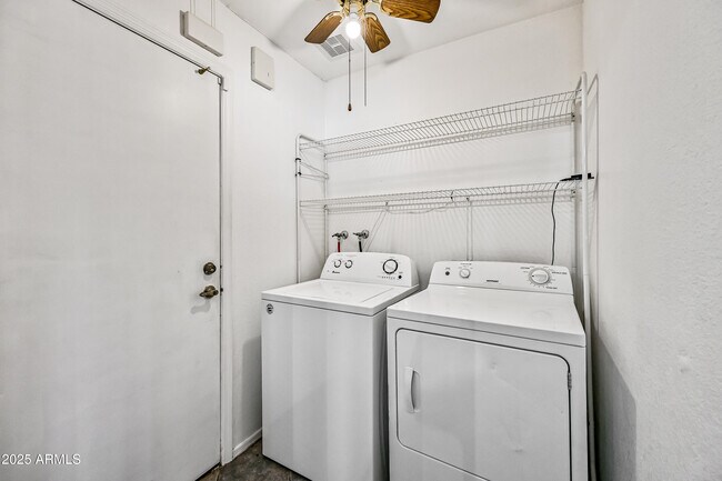 Building Photo - 324 S Rita Ln