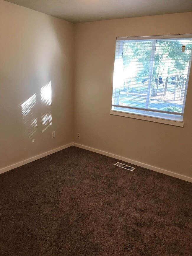 Building Photo - Remodeled 4 Bed Room 2 Bath 2 Car Garage Home