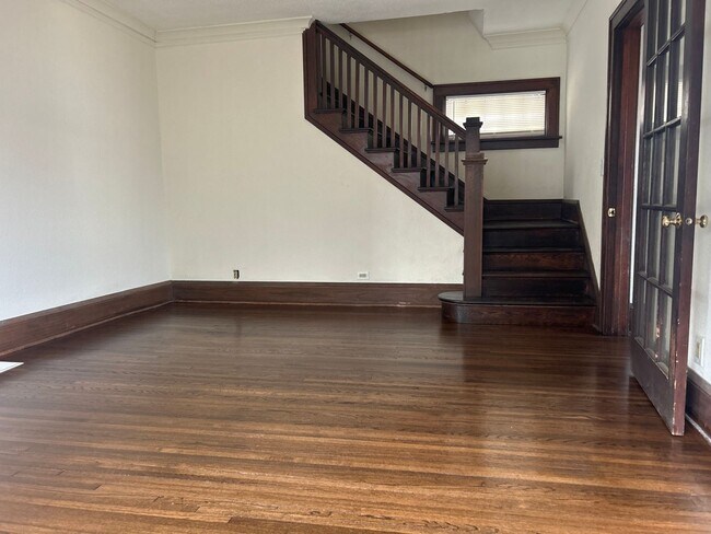 Building Photo - Gorgeous single family home! 4 Bed 2 Bath House Available 10/01/24