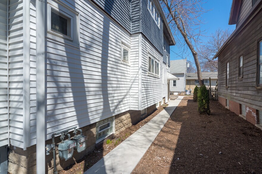 Building Photo - 2372 N Bremen St