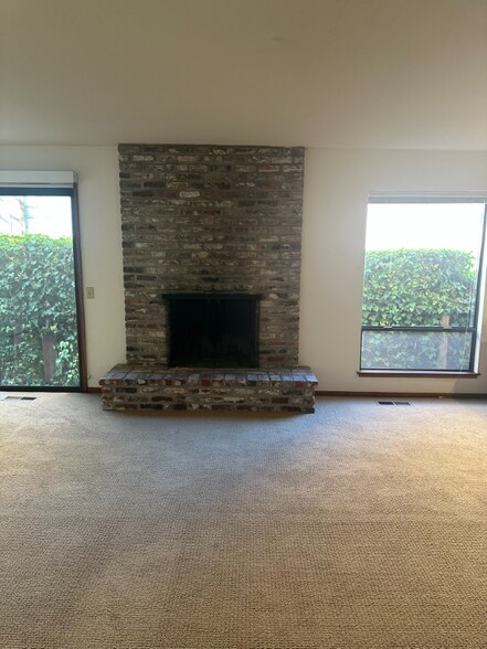 Building Photo - 167 Clark St