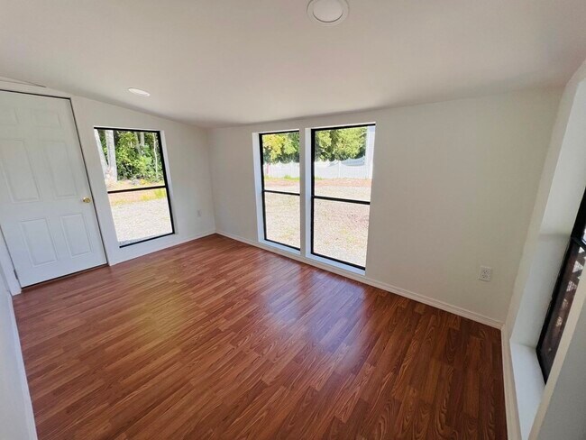 Building Photo - 63A Lakeside Ave
