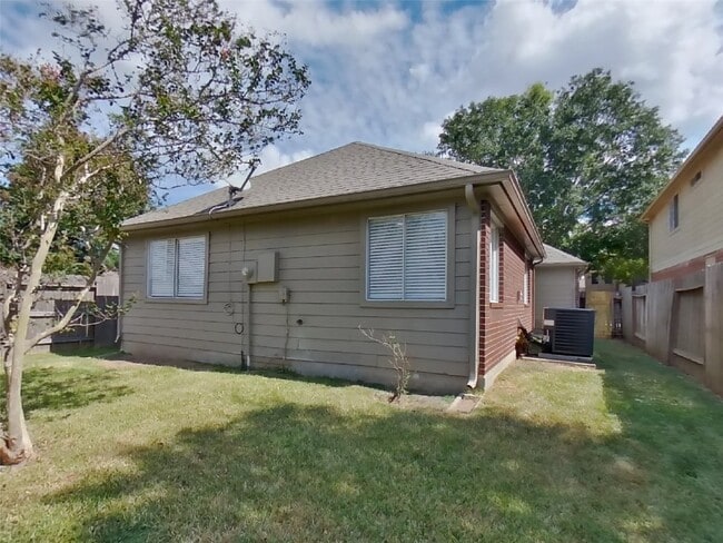 Building Photo - 1824 Old Creek Dr