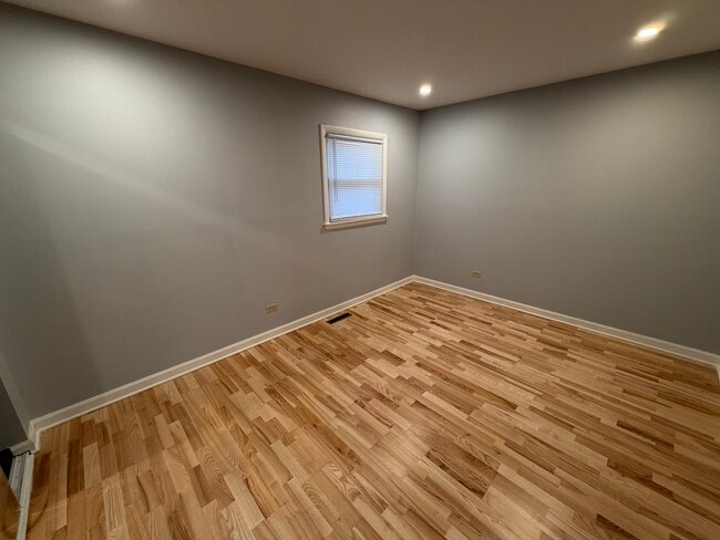 Building Photo - 9426 Kelvin Ln