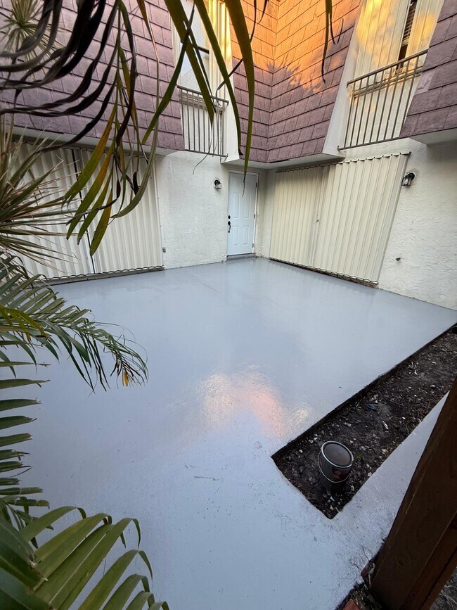 Building Photo - 7519 Courtyard E Run