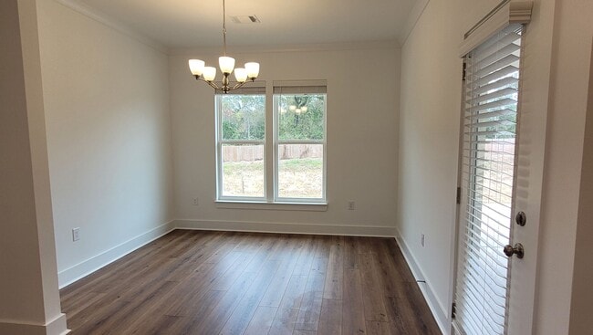 Building Photo - Stunning home in Garden Hill!