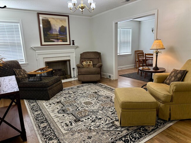 Building Photo - SHORT TERM AVAILABLE [Shandon]
