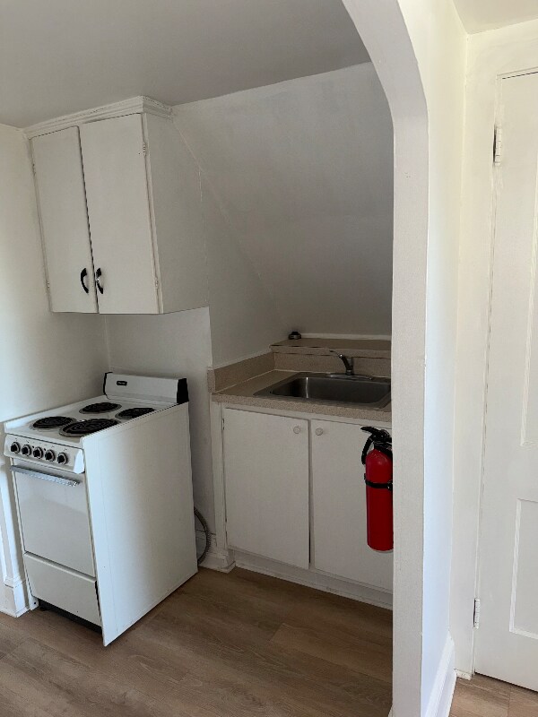 Building Photo - 564 S Main St