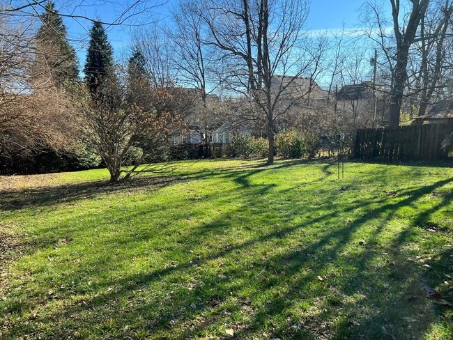Building Photo - 2580 Millbrook Dr