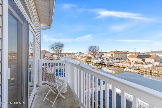 Building Photo - 3456 E Thistle Ave