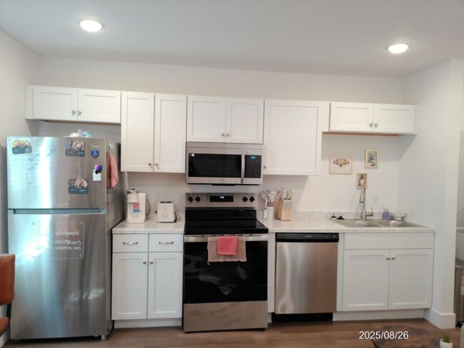 Building Photo - Luxury Brand-New ADU – Fully Furnished wit...