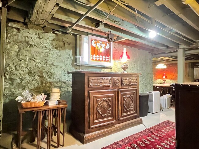 Building Photo - 42 Lake St