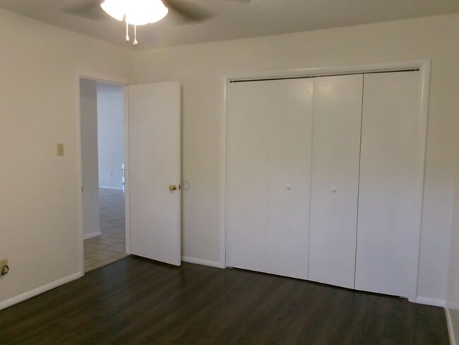 Building Photo - 1116 NW 52nd Cir