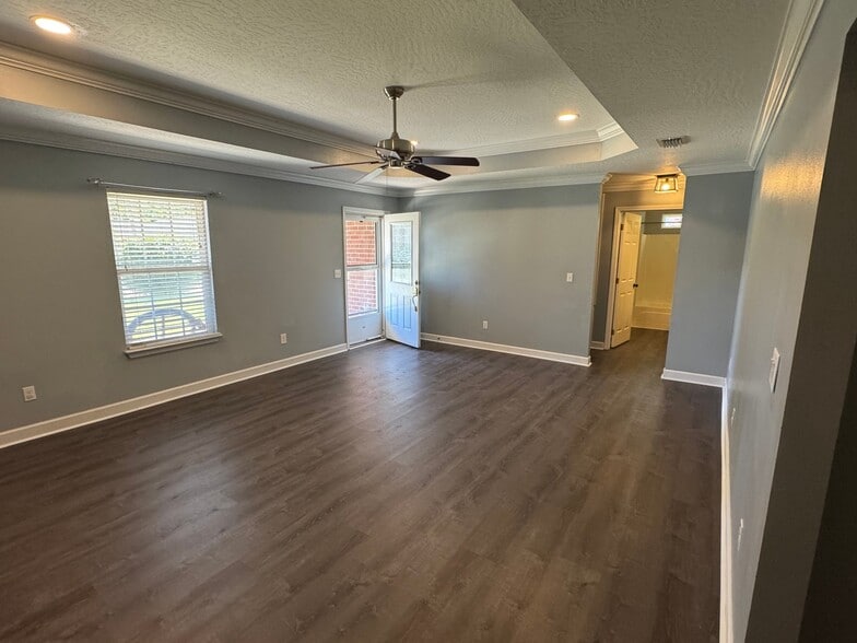 Building Photo - 1705 Pahl Ct