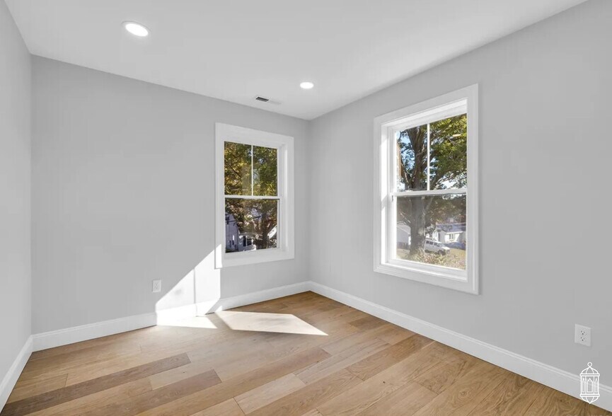 Building Photo - 183 Vesper St