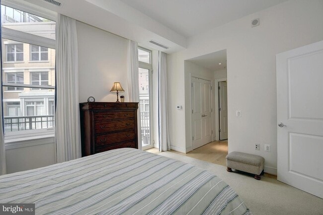 Building Photo - 2425 L St NW