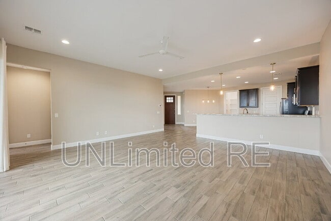 Building Photo - 1432 Varsity Dr