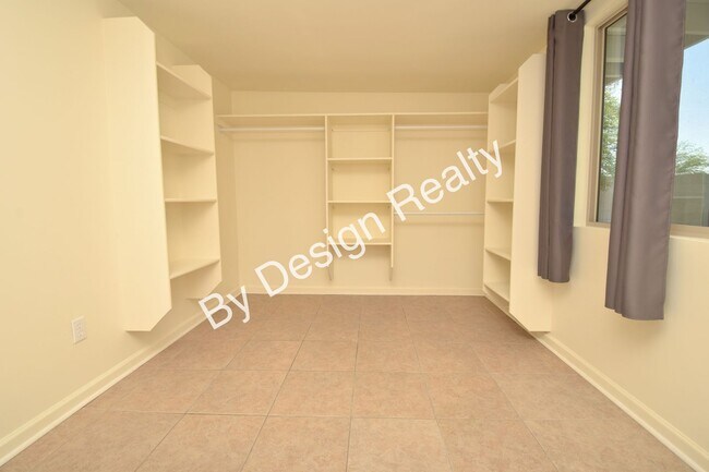 Building Photo - Pristine Remodeled Olive Grove 4 Bedroom 2...