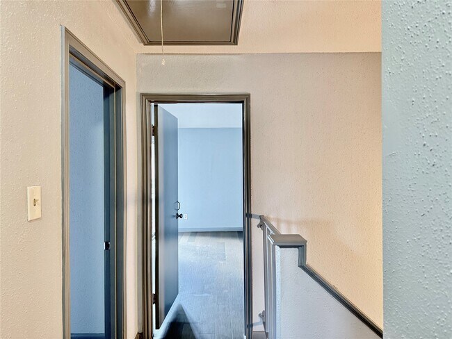 Building Photo - 10721 Sandpiper Dr