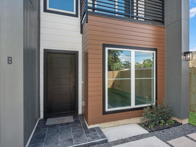 Building Photo - 7802 Queen St