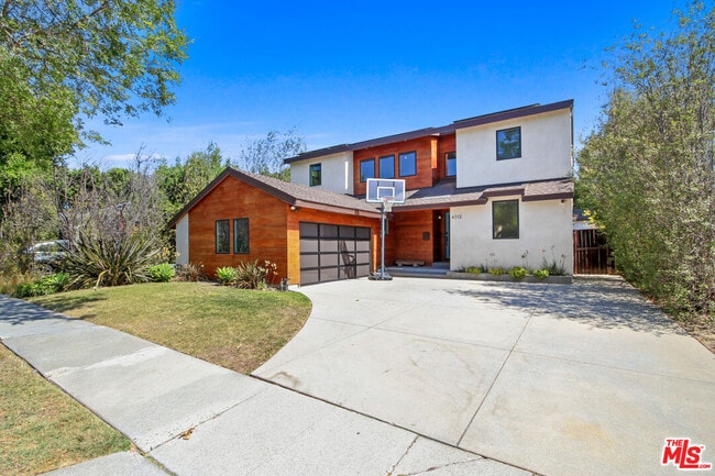 Building Photo - 4312 Mentone Ave