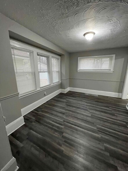 Building Photo - 914 Whittier Ave