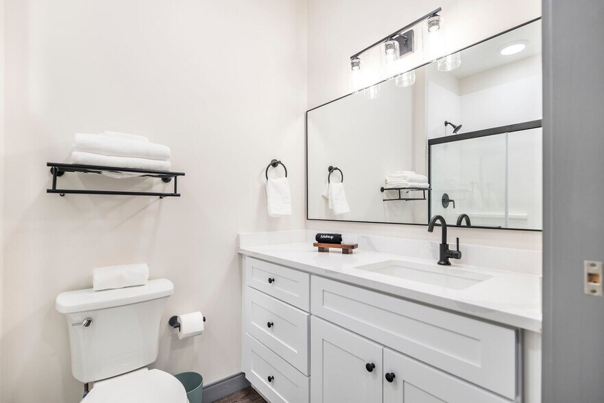 Building Photo - 781 Spring St