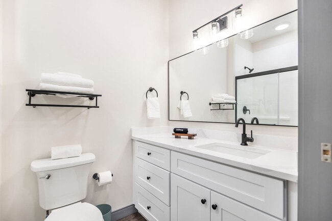 Building Photo - 781 Spring St