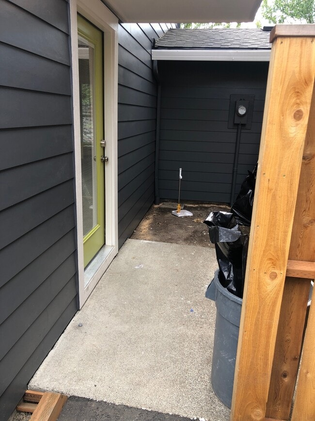 Building Photo - Abernathy Clinton Townhouse OHSU Patio Par...
