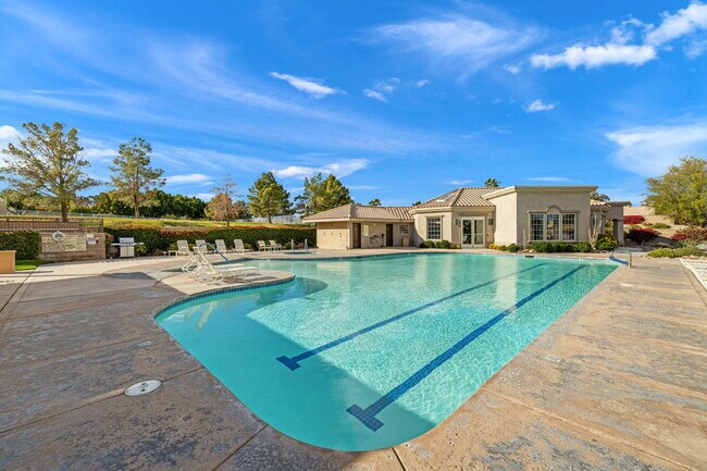 Building Photo - 45553 Meadow Lake Dr