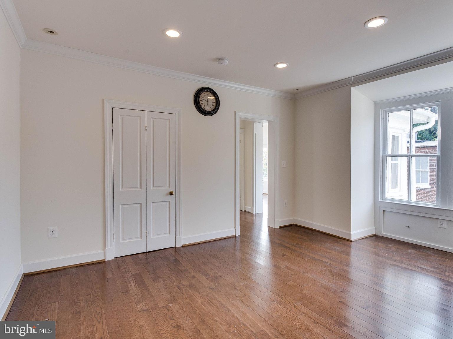 Main Living - Opposite Angle - 322 S Washington St
