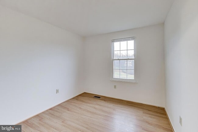 Building Photo - 18 Indian Hills Ct