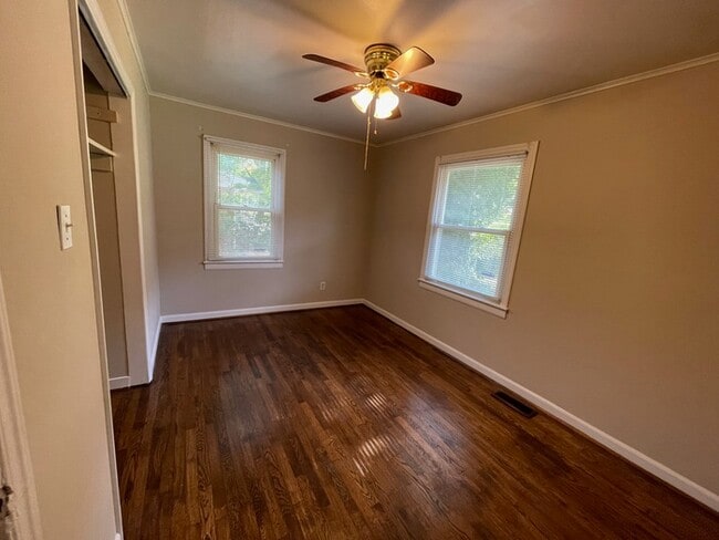Building Photo - 2315 Finchley Dr