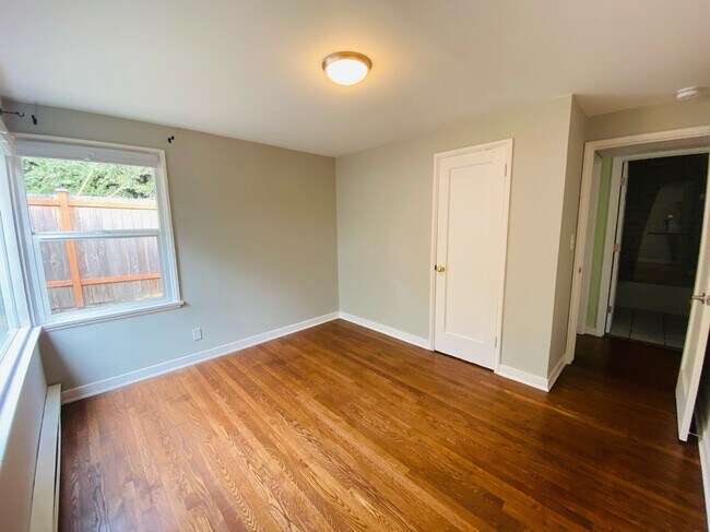 Building Photo - Cute 3 Bedroom Home in the Heart of West S...