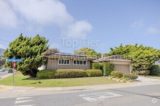 Building Photo - Charming Mid-Century Home | 4BR, 3BA | 2,4...